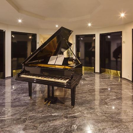 פויססברג Business Hotel First מראה חיצוני תמונה