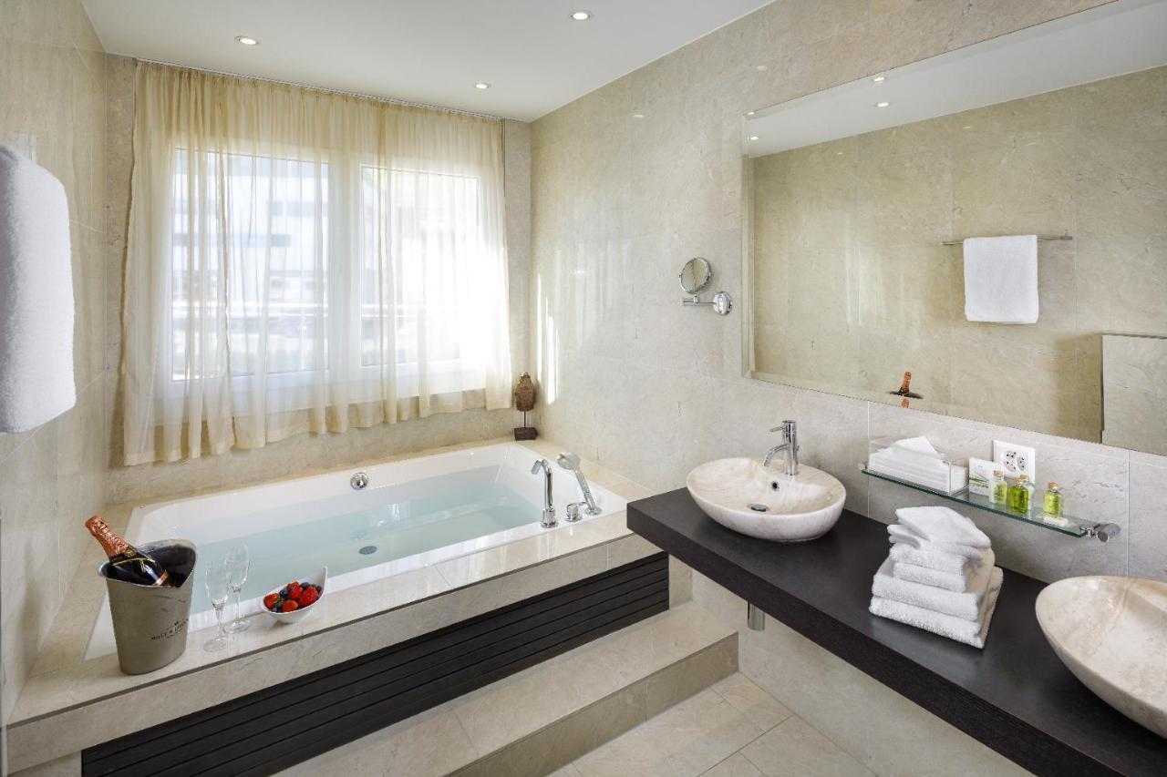פויססברג Business Hotel First מראה חיצוני תמונה