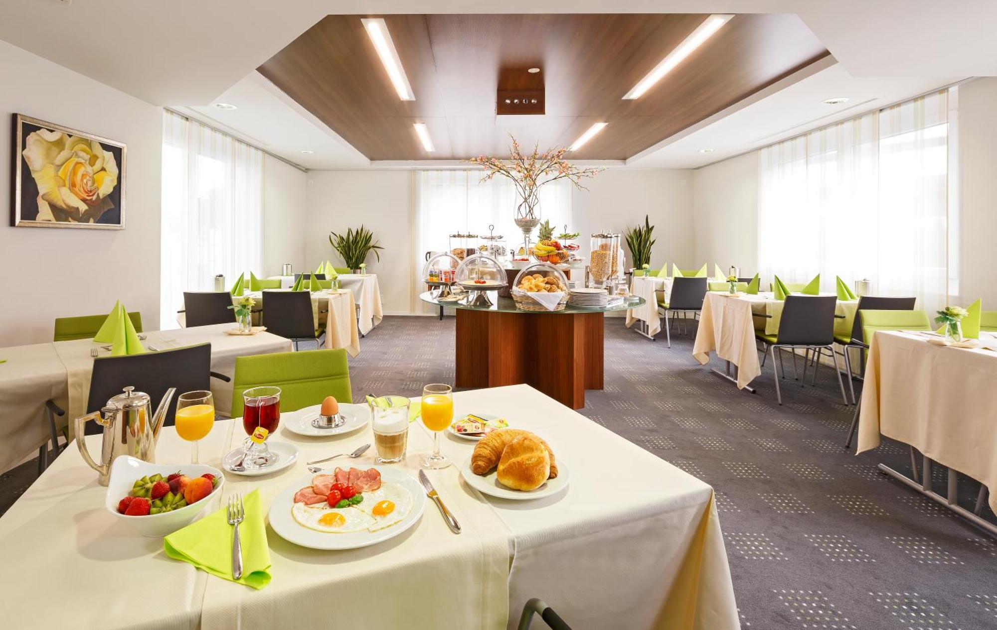 פויססברג Business Hotel First מראה חיצוני תמונה