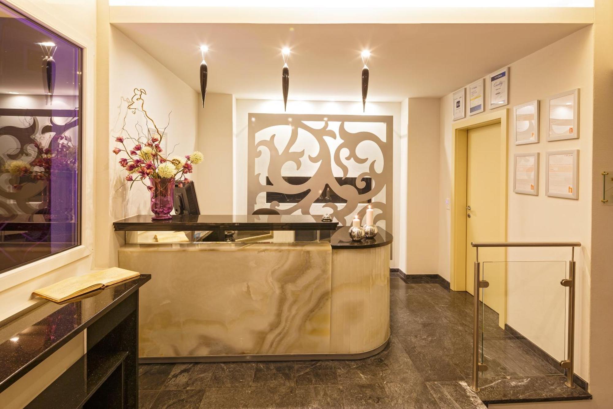 פויססברג Business Hotel First מראה חיצוני תמונה