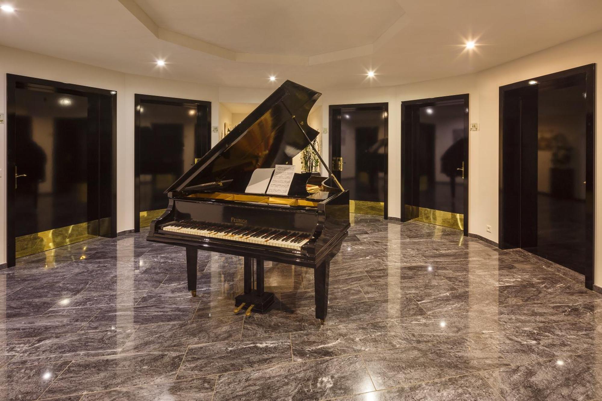 פויססברג Business Hotel First מראה חיצוני תמונה