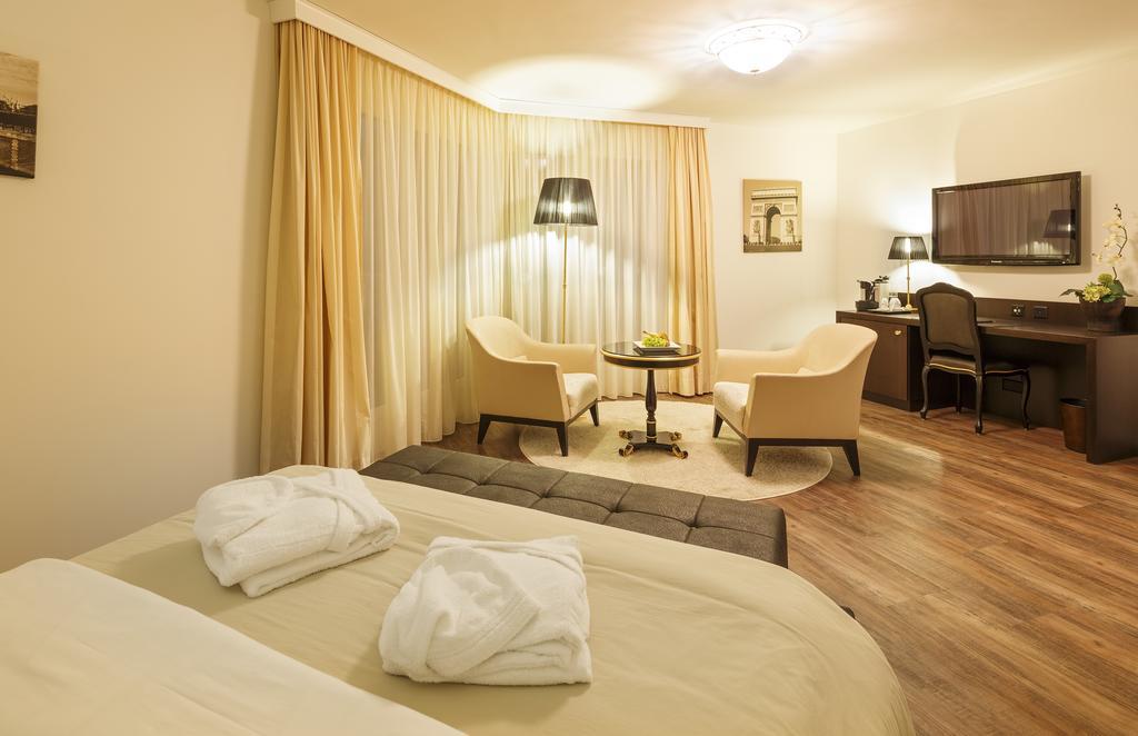 פויססברג Business Hotel First מראה חיצוני תמונה